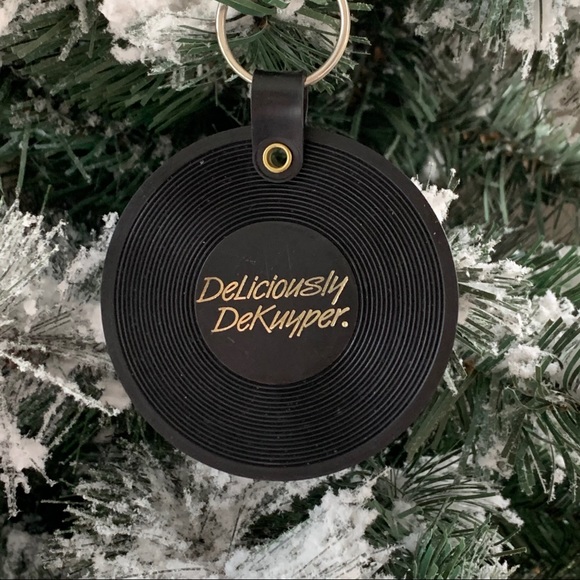 PeachTree Schnapps🎄Vintage Ornament or keychain - Picture 1 of 3